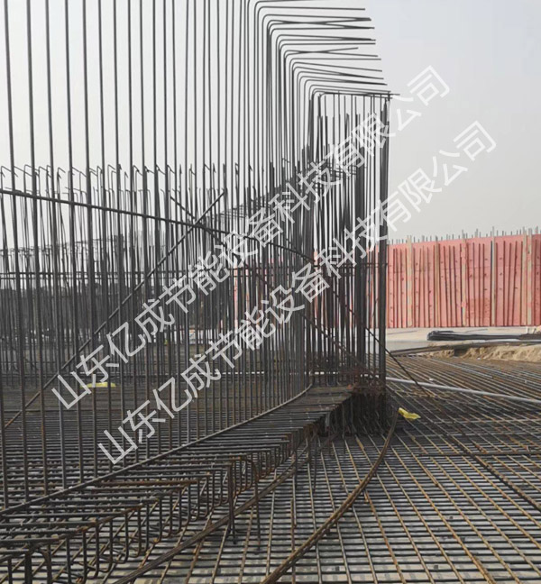 大型鋼板倉(cāng)搭建中